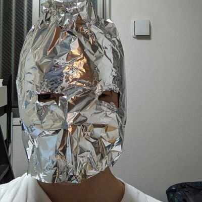 私理に敷かれる男