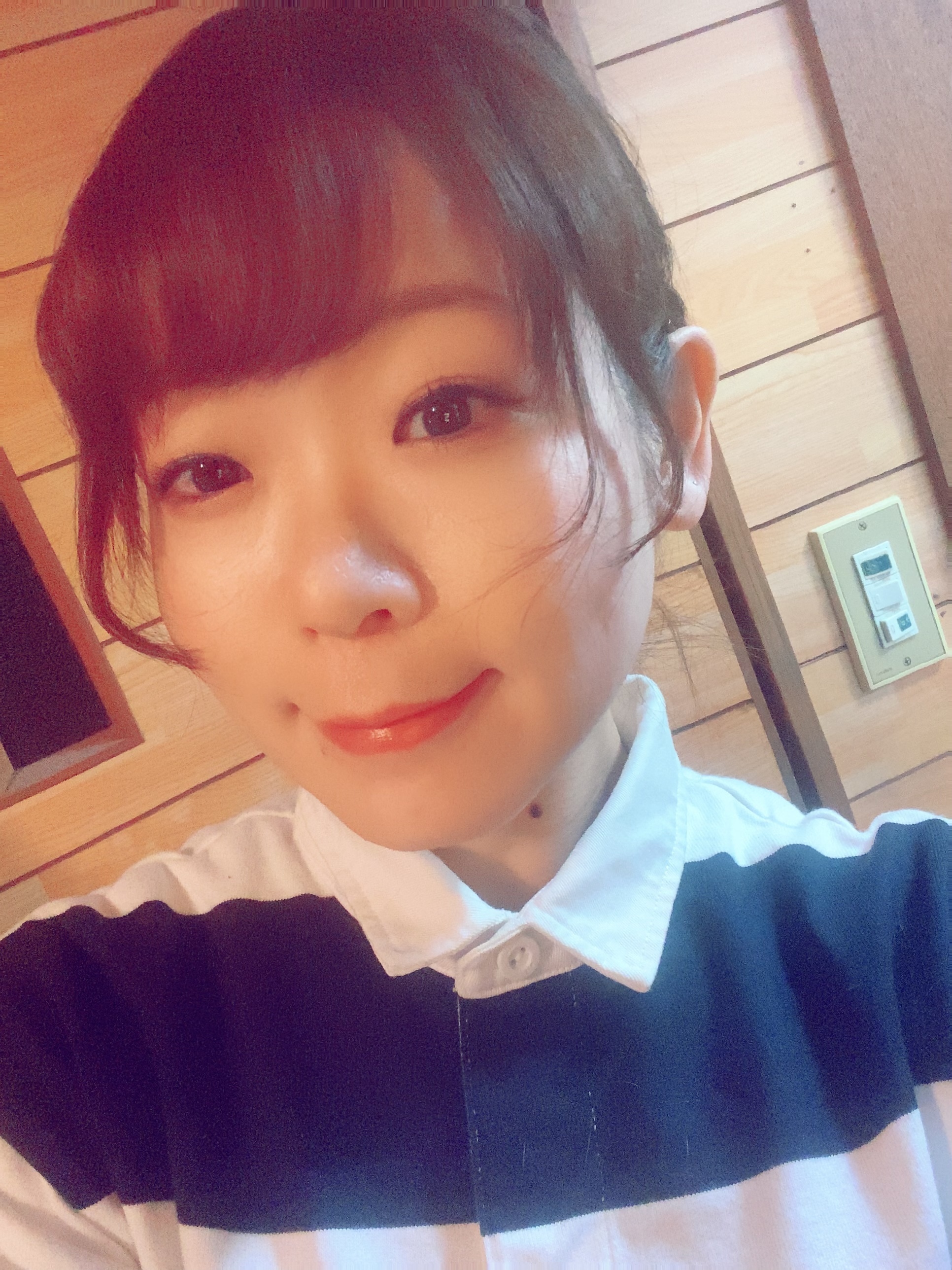 葵マコ